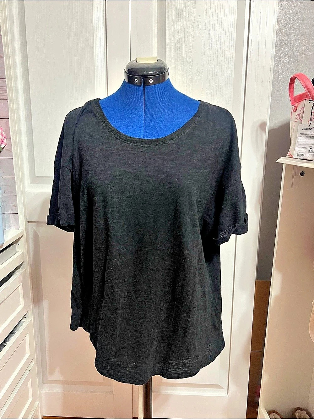 Ana Short Sleeve Tee in Black XL Like New